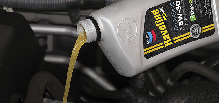 Pouring Havoline ProDS
